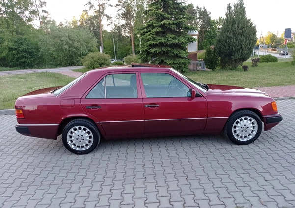 Mercedes-Benz W124 (1984-1993) cena 27400 przebieg: 230000, rok produkcji 1992 z Kielce małe 466